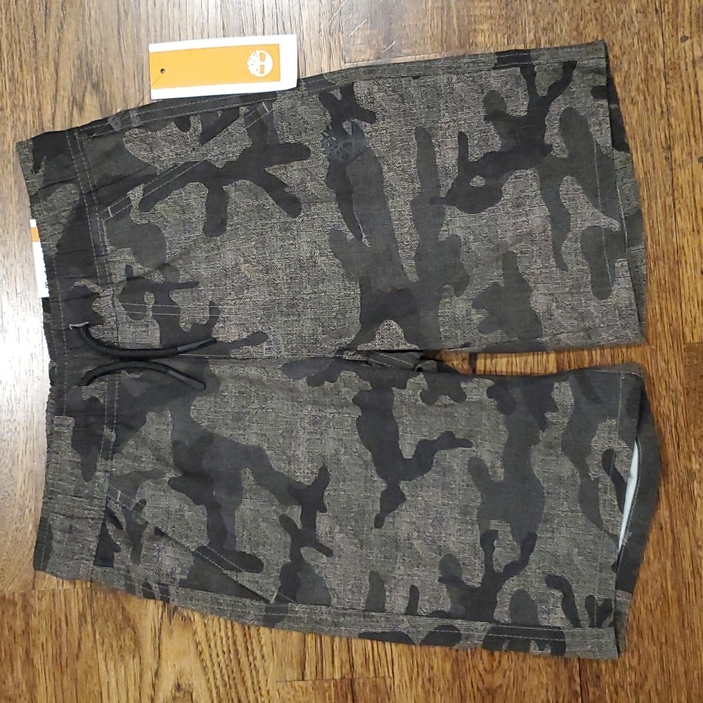 Boys Timberland olive green & black camo pull on shorts size S(8) - Picture 1 of 3